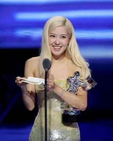 Rosé Achieves Two Awards Including 'Song of the Year' at MTV VMA