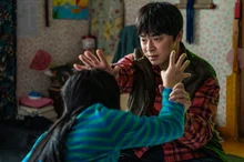 8月の男チョ・ジョンソク？2024年『パイロット』、2025年『ゾンビ娘』！