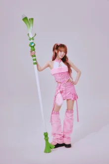 'Man-Chit Idol' Choi Yena Announces Collaboration with Hatsune Miku