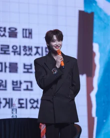 Lee Jong-suk '2025 Asia Fan Meeting Tour' Kicks Off with Seoul Fan Meeting