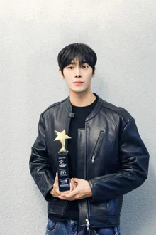 Rising Star Choo Young-woo Wins Rookie Award at the 16th Korea Drama Awards