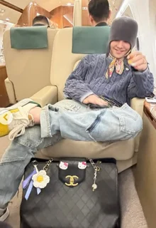 G-Dragon Reveals Interior of ‘700 Billion Won Private Jet’... Superstar Class