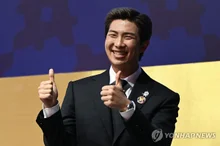[フォト&] BTS RM、APEC CEOサミットでのスピーチでグローバルな影響力を証明