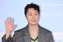 [Photo] Jung Il-woo, Bright Smile at 'Going to Abandon Mom' Premiere