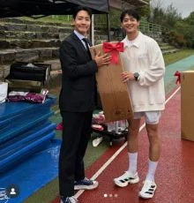 SHINee Minho Gives MVP Prize to MBC Announcer Ko Gang-yong... Warm Personality Becomes a Hot Topic