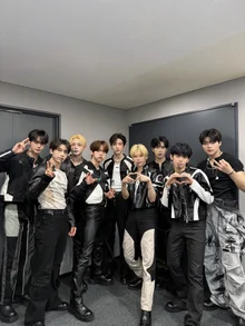 우리 2개월 더 하다! 제로베이스원, 완전체 활동 연장