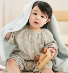 Shim Hyung-tak's son Haru proves to be a 'face genius'... Debuts as a model with his first advertisement