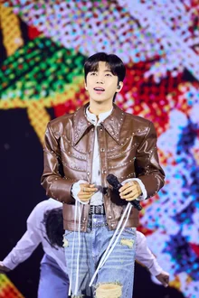 林榮浩，今天（21日）起在首爾KSPO圓頂舉行全國巡演《我是英雄》