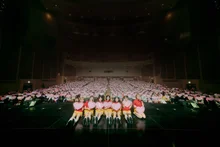 Fruits Zipper Completes Performance in Korea, Sending Off Fans