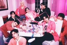 [Photo &] Stray Kids, Billboard 8 Consecutive Weeks at No. 1... Breaking K-Pop Record