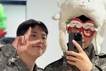 [포토&] 가수 '김재환' & '차은우'와 함께 찍은 '깜찍한' 군 생활 사진 공개