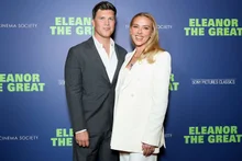 「太尷尬了，逃跑了」... 斯嘉麗·約翰遜，與丈夫科林·喬斯特的第一次約會「大災難」告白