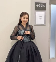 [Photo &] Song Ga-in, Beautiful Hanbok at KBS 'Gayo Stage'
