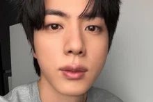 [Photo&] BTS Jin Took a Selfie but Said He Wouldn't Post It Because He Didn't Take It Well, But It Was Funny to Watch