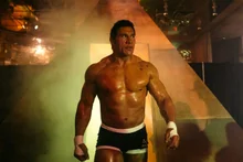 La transformation spectaculaire de Dwayne Johnson dans 'The Smashing Machine', disponible sur HBO Max en janvier prochain