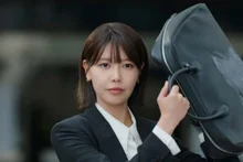 'I DOL I' Choi Soo-young, de l'apparence d'un fan à l'activité d'un avocat... un rôle central dans l'histoire