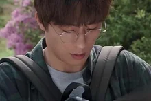 Koo Kyohwan Gifts a Secretly Drawn Picture