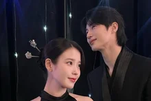 [Photo &] Byun Woo-seok and IU, '21st Century Grand Lady' Style… Overwhelming Visual Chemistry
