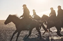 〈남산의 부장들〉에 안중근이 나왔다고? 〈하얼빈〉의 다정한 세계인 안중근