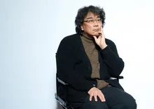 [인터뷰] 봉1, 봉2 … ‘봉8’ 〈미키 17〉이 탄생하기까지, 봉준호 감독 “2시간 동안 폰 안 보는, 정신없이 재밌는 영화 만드는 게 목표”