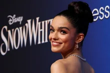 디즈니 실사 영화 〈백설공주〉, 캐스팅부터 원작 재해석 논란 속 조용한 시사회로 첫선