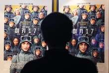 봉준호 〈미키 17〉, 4주 연속 박스오피스 1위…예매율 선두는 〈승부〉