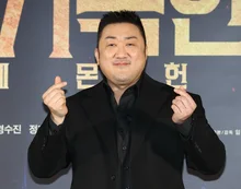 '주먹'으로 퇴마합니다. 마동석 주연 오컬트 액선 영화 〈거룩한 밤: 데몬 헌터스〉