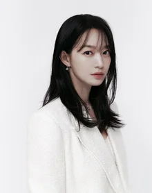 넷플릭스 시리즈 〈악연〉의 신민아…