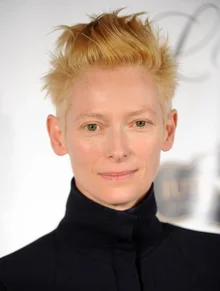 틸다 스윈튼, 데이빗 로워리 감독 신작 〈데스 인 헐 핸즈〉 주연 확정