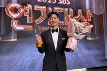 Lee Je-hoon remporte le prix principal aux '2025 SBS Acting Awards'... Deuxième prix après deux ans avec 'Taxi Driver 3'