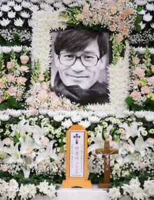 Government Posthumously Awards Gold Crown Cultural Medal to the Late Ahn Sung-ki... 
