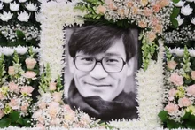 Gouvernement, décernant l'Ordre culturel de la couronne d'or à feu Ahn Sung-ki... 