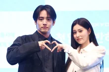 [Photo &] 'Production Presentation Scene' Akaso Eiji & Kang Hye-won, Exciting Two-Shot