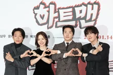 [Photo &] 'Press Conference Scene', 