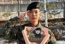 [Photo&] NCT Doyoung, Transforms into 'Dignified Private' After Completing Basic Training... Revisiting His Letter Before Enlistment