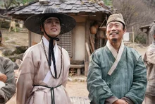 'The King's Warden' Box Office No. 1... Yoo Hae-jin X Park Ji-hoon Kicks Off Success