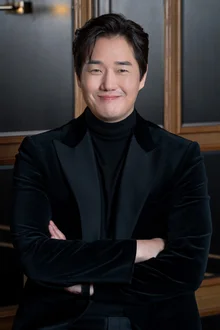 Yoo Ji-tae Gains 100kg for His Role as Han Myung-hoe in the Movie 'The King's Warden'... 