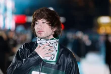 「リンゴ・スターが見える」... バリー・キオーガン、ビートルズ役のために大胆なヘアスタイルに変身