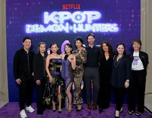 ケデホン『ゴールデン』、K-POP初のグラミー受賞…テディ・イジェなど作曲陣が『グラミートロフィー』を手に