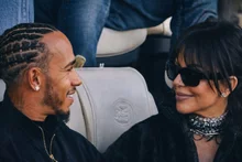 「10年友誼變成愛情」... 金卡達夏♥路易斯漢密爾頓，在超級碗上正式公開戀情