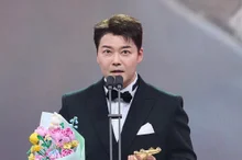 Jeon Hyun-moo Officially Apologizes for Inappropriate Remarks About Deceased Police Officer in 'Battle of Fates 49'... 