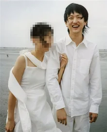 Silica Gel Vocalist Kim Han-joo Announces Marriage Through Instagram... Mudflat Wedding Photos Catch Attention