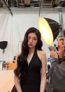 [フォト&] スジ、クリームドレスを着て見せた姿…独特の「女神オーラ」