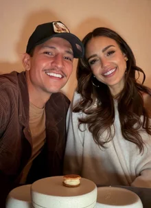 「喬·伯羅是誤會而已」... 珍妮佛·阿爾巴與丹尼·拉米雷斯展現不變的愛意