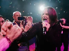 「ファンから伝説の声になった男」... ボストンのボーカル、トミー・デカーロ、61歳で死去