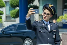 4月2日公開『終極捜査』チョン・ガラム、インフルエンサー新米刑事『ジュンホ』として魅力全開！