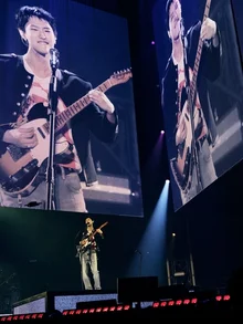 [Photo &] 'Sold Out' WOODZ Kicks Off New World Tour... Explosive Performance of 'Drowning'