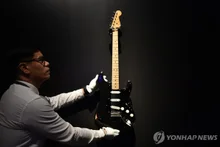 [カルチャー&] ロックバンド ピンク・フロイド ギター 218億円落札、歴代最高価格の新記録