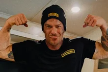 Alan Ritchson’s Neighbor Altercation Sparks Fisticuffs Controversy… Returns Home After Police Questioning at the Scene