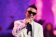 [Culture &] Kim Gun-mo’s Deep Bow Marks a Successful Return Stage After 6 Years… “Repay Fans With a New Album”